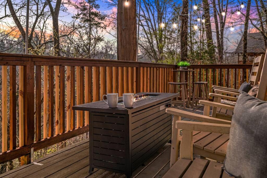 The Family Stone Luxe Cabin Sleeps 12 Hot Tub Dogfriendly Dollywood Pigeon Forge Exterior photo