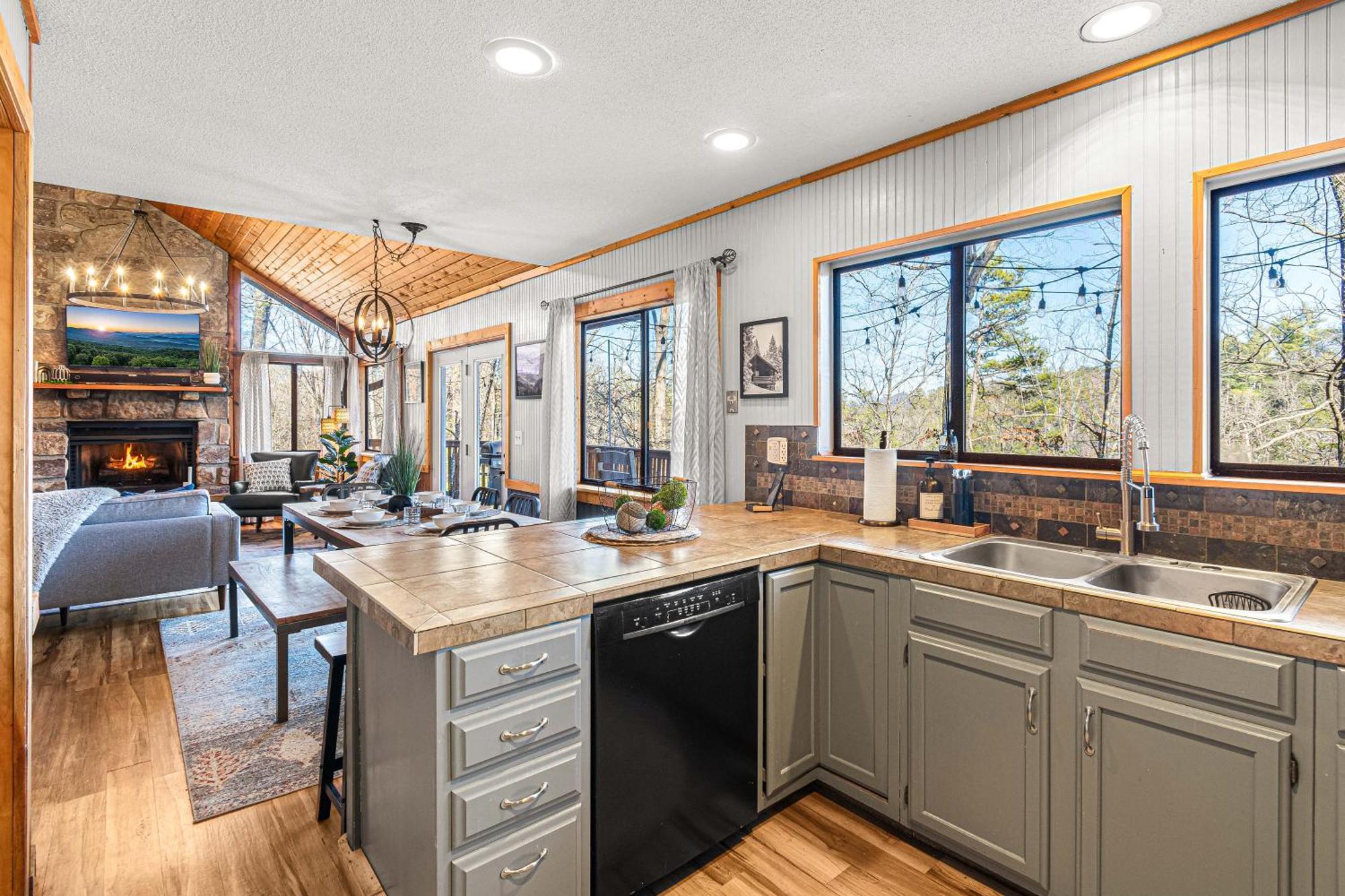 The Family Stone Luxe Cabin Sleeps 12 Hot Tub Dogfriendly Dollywood Pigeon Forge Exterior photo