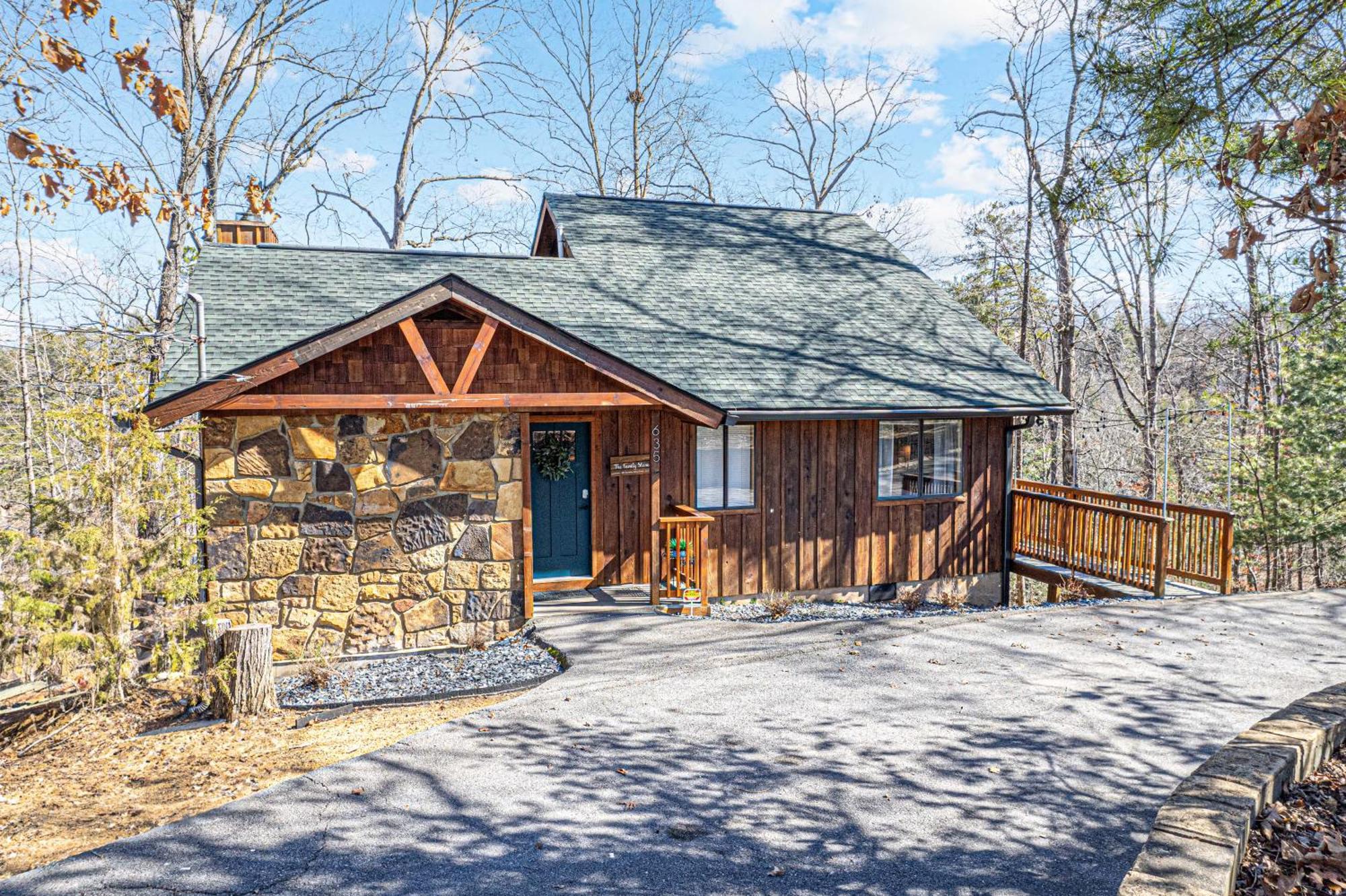The Family Stone Luxe Cabin Sleeps 12 Hot Tub Dogfriendly Dollywood Pigeon Forge Exterior photo